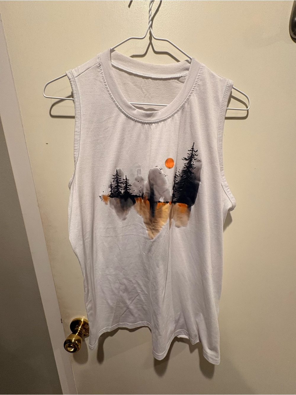 White Sleeveless Graphic Tank Top with Forest Sunset Print
Women’s SZ L
NWOT